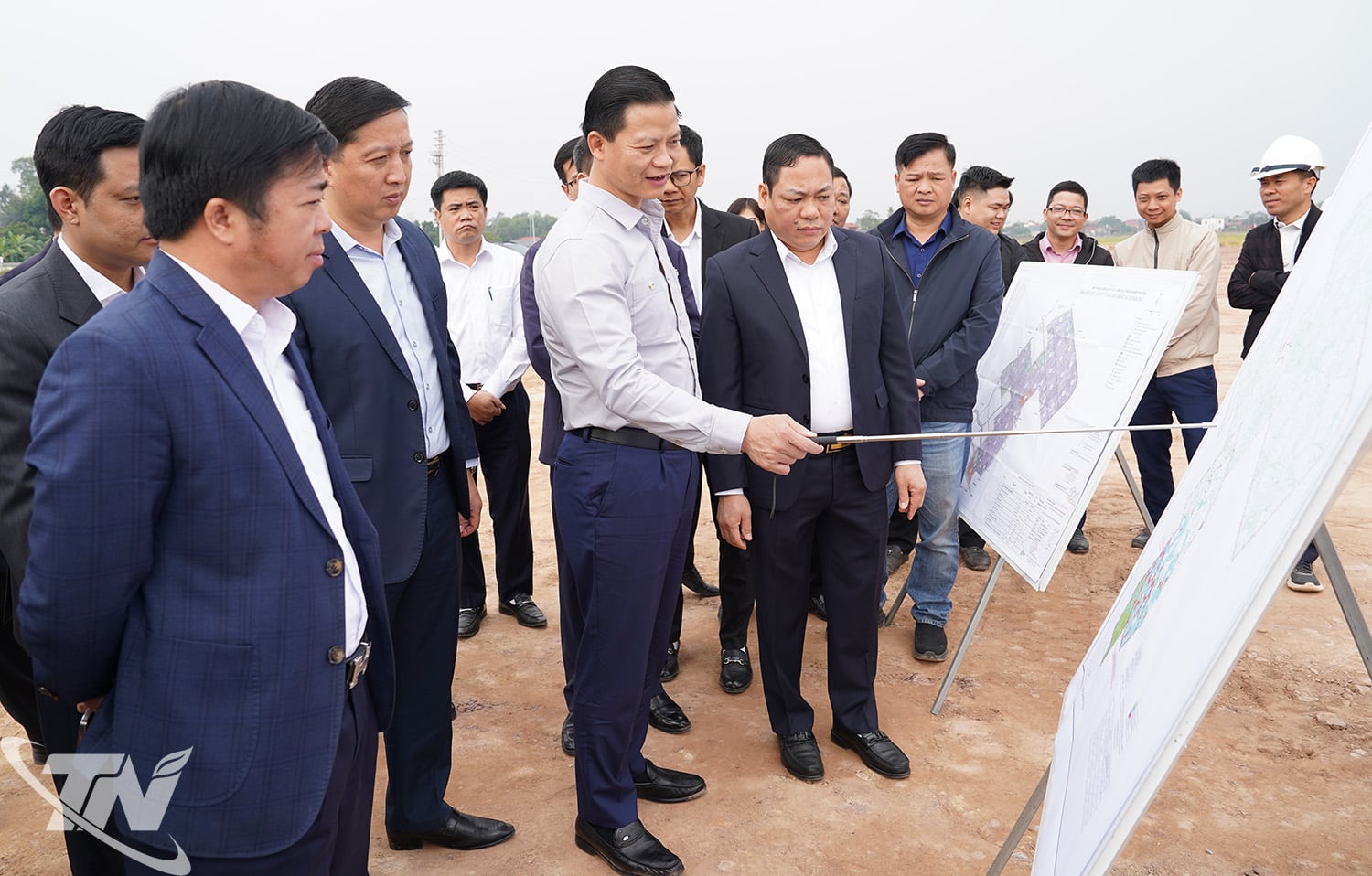 وونگ کوک توان، رئیس کمیته مردمی استان، از پیشرفت پروژه ساخت زیرساختهای شهرک صنعتی فو بین بازدید کرد.