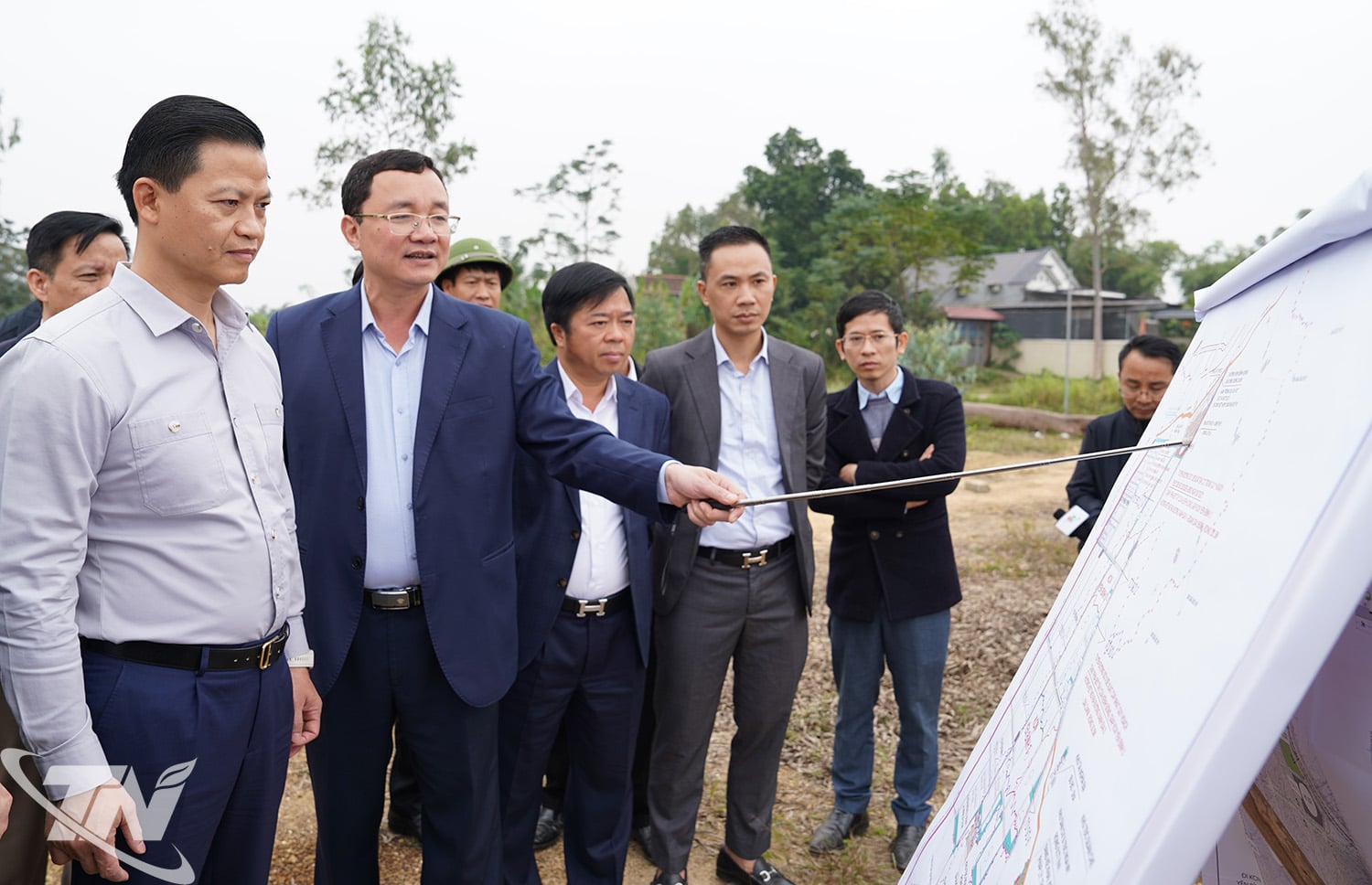 رهبران کمون دیم توی در مورد پیشرفت پاکسازی محل پروژه شهرک صنعتی ین بین ۳ گزارش دادند.