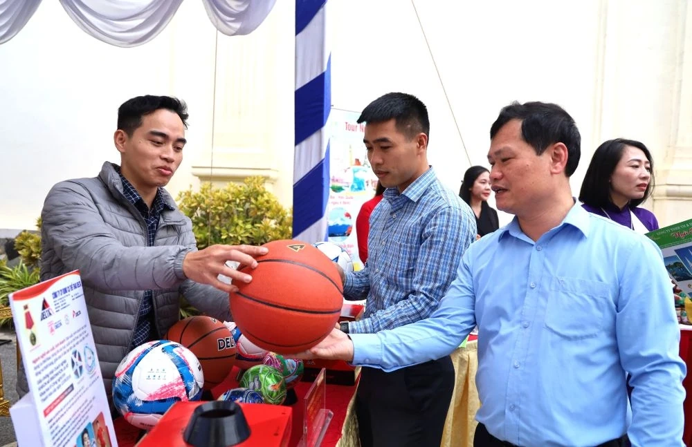 חיבור חברות במחוז טאנה הואה עם חברות באזור הדלתא החופית