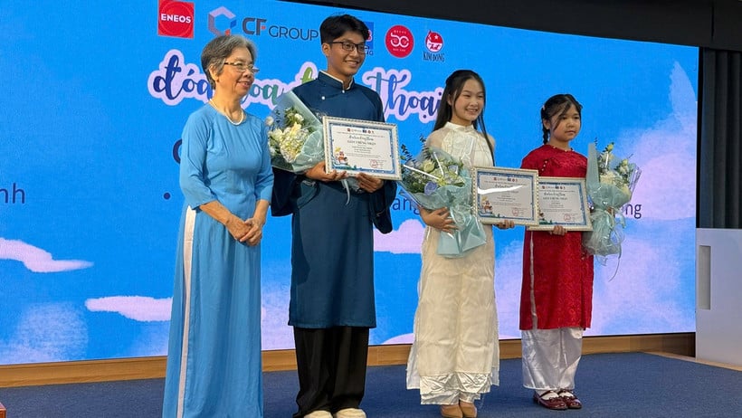 نویسندگان جوایز بالایی را در این مسابقه کسب کردند. (عکس: کمیته برگزارکننده)