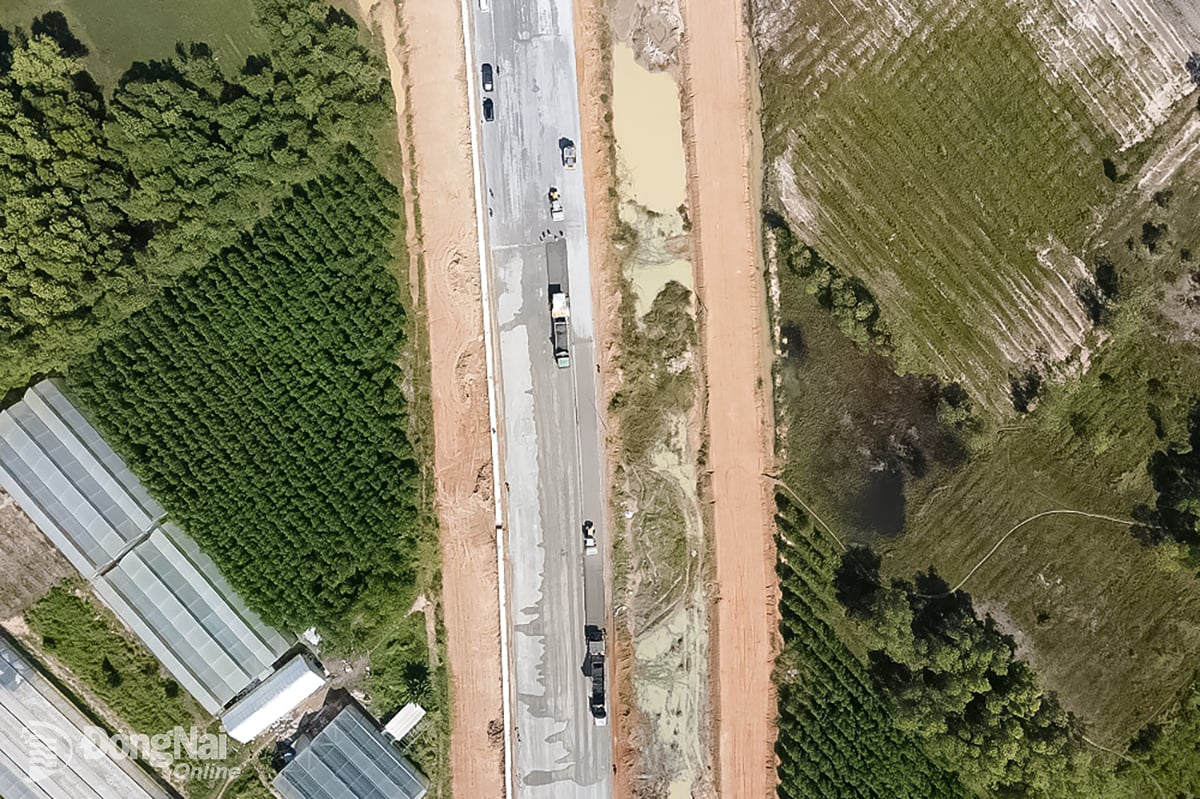 គម្រោងទាំងមូលមាន 3 កញ្ចប់សំណង់។ រហូតមកដល់ពេលនេះ លទ្ធផលសាងសង់សរុបនៃគម្រោងទាំង 3 បានឈានដល់ជាង 60% នៃតម្លៃកិច្ចសន្យាដែលបានចុះហត្ថលេខា។ រូបថត៖ Pham Tung