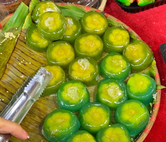 Ngay lúc này: 'Biển người' TP.HCM đổ về lễ hội ẩm thực ở ngôi chợ trăm tuổi - Ảnh 7.