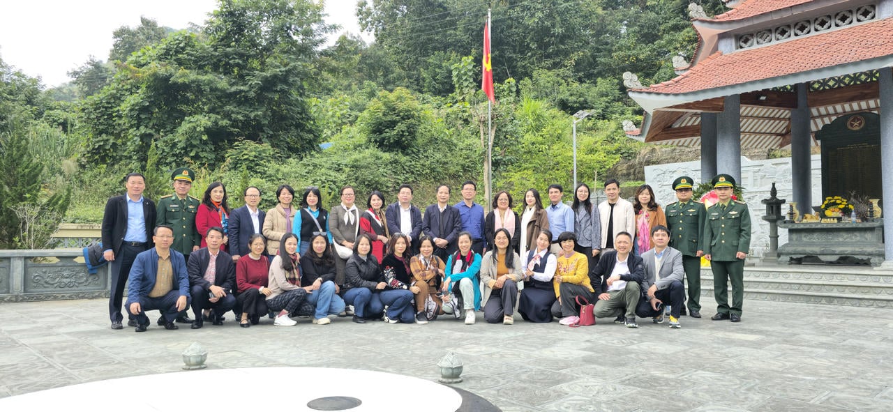 Meaningful Party meeting of capital teachers in the remote border area of Ma Lu Thang