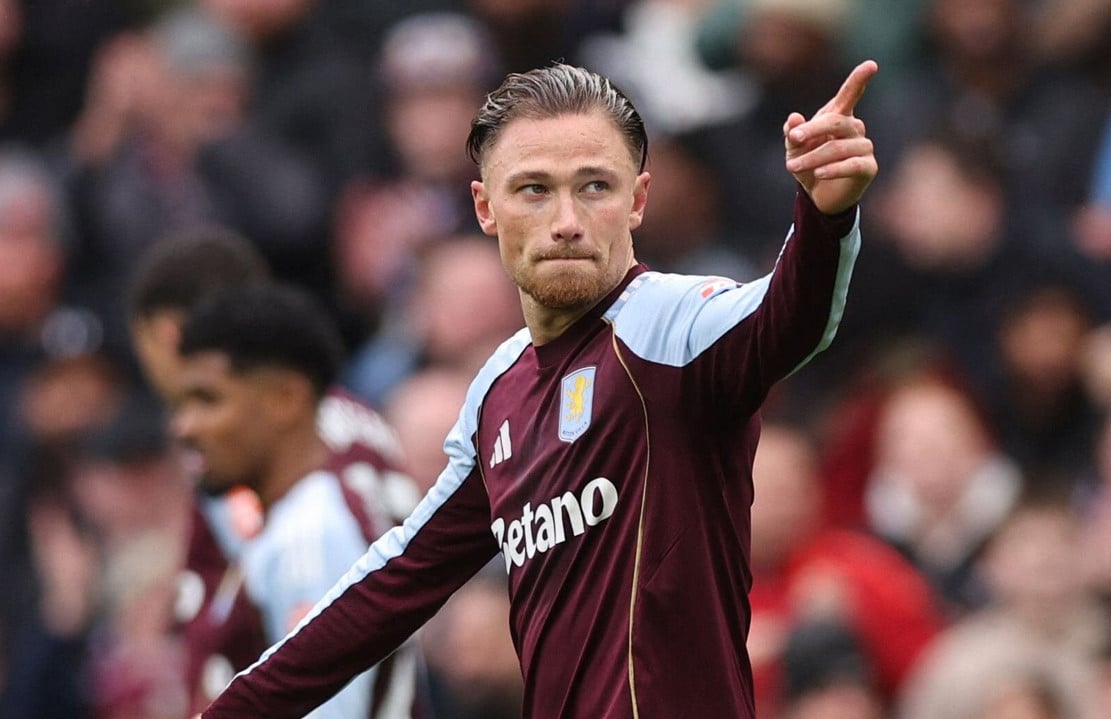 resources_premierleague_pulselive_com 2025 12 06T131007Z_1746257048_UP1ELC610KTP7_RTRMADP_3_SOCCER ENGLAND AVL ARS (1).jpg