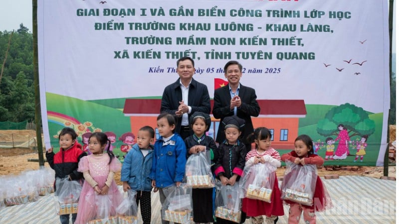 Invigning av fas 1 av Khau Luong-Khau Lang skola (Kien Thiet kommun).