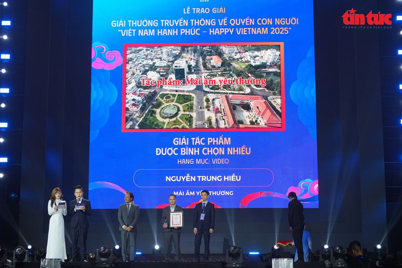 ຄຳບັນຍາຍຮູບ