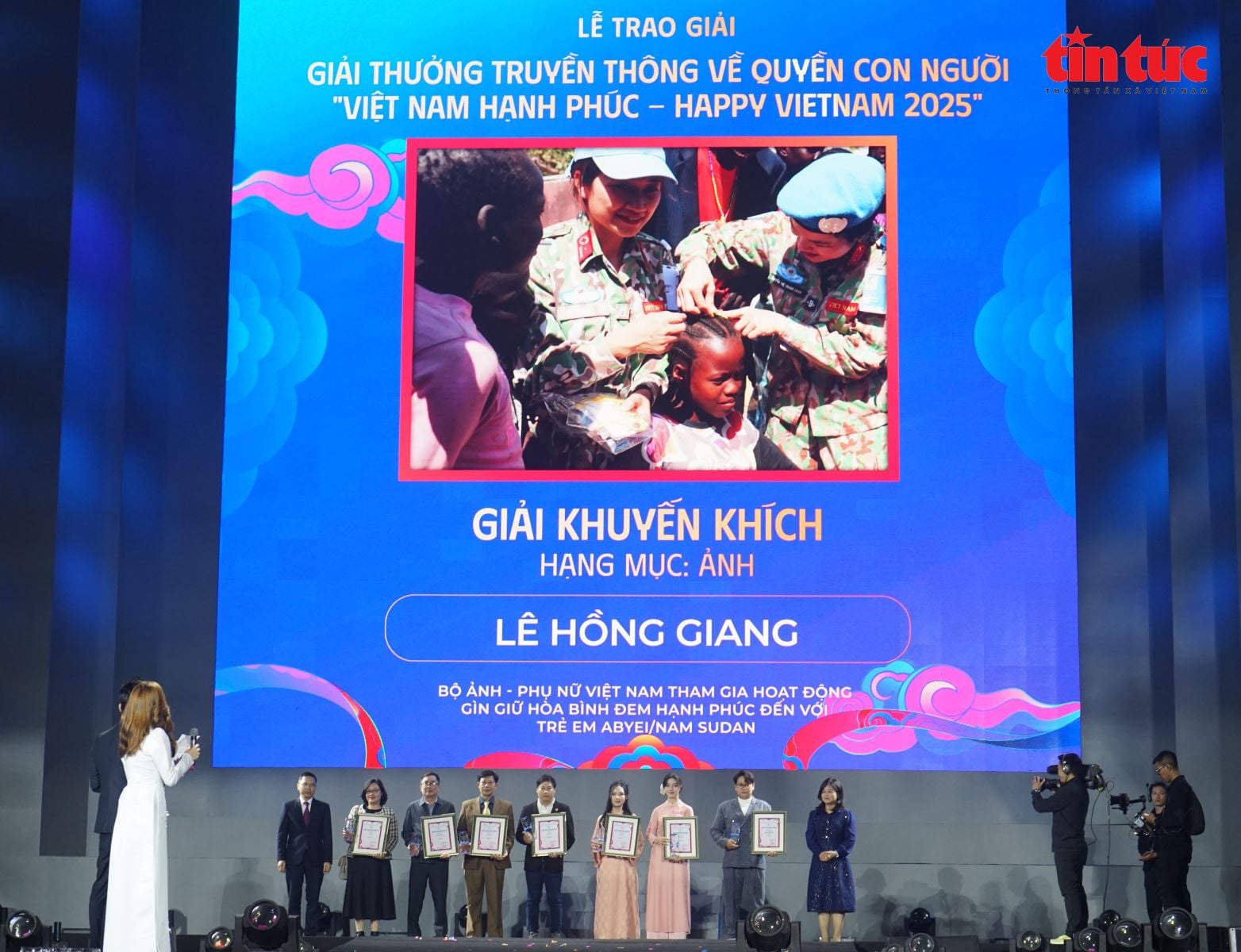 ຄຳບັນຍາຍຮູບ