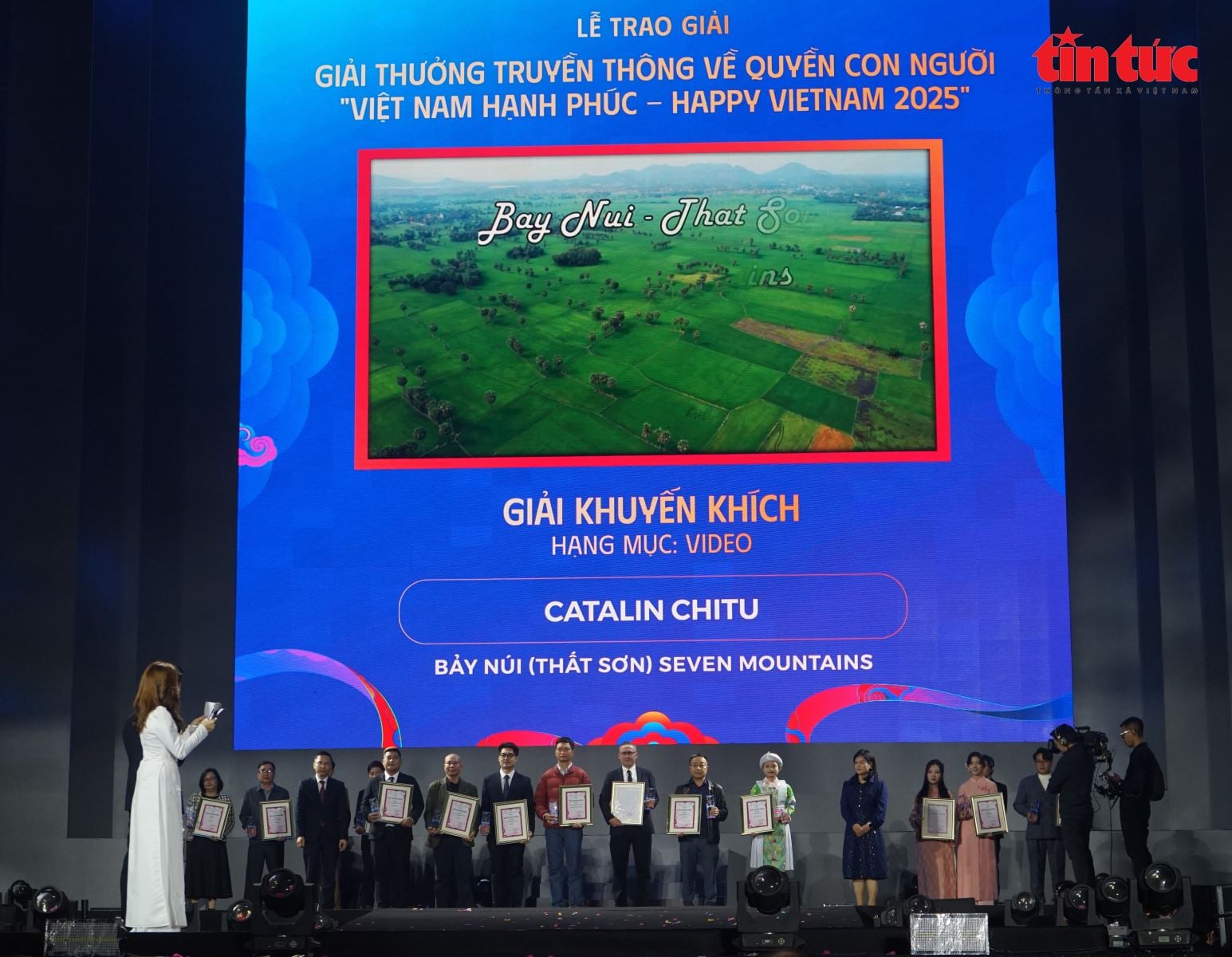 ຄຳບັນຍາຍຮູບ