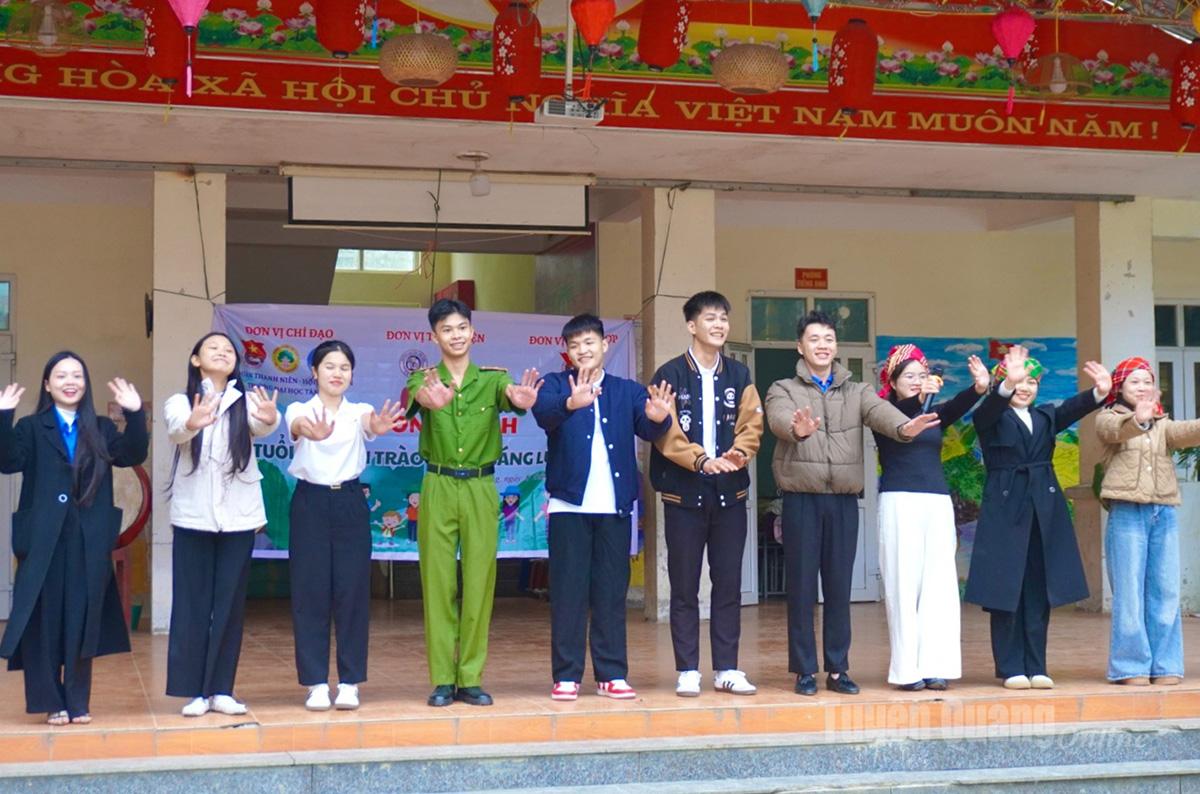 Das Theaterstück mit seinem propagandistischen Inhalt gegen Menschenhandel fand bei den Studenten breite Resonanz.