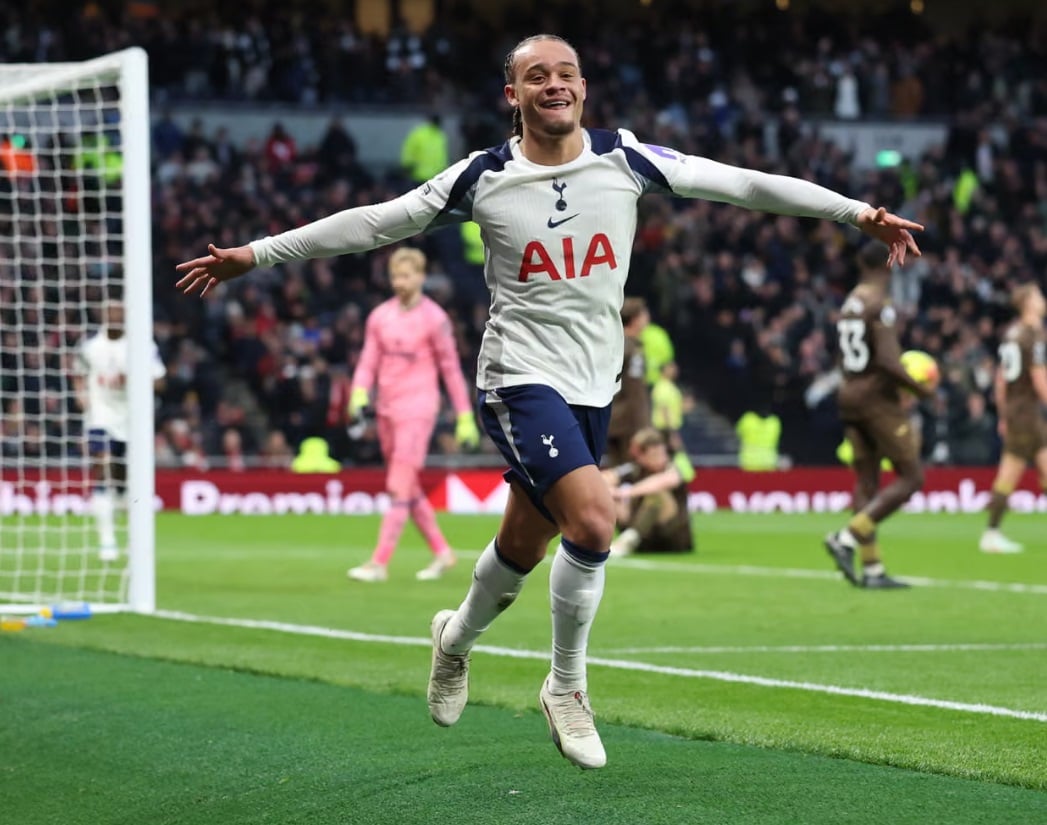 Simons tỏa sáng, Tottenham thắng dễ Brentford- Ảnh 2.