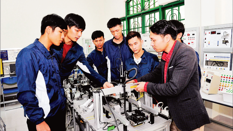 ชั่วโมงฝึกซ้อมของนักศึกษาวิทยาลัยดาลัต จังหวัดลัมดง (ภาพ: TUE NGHI)