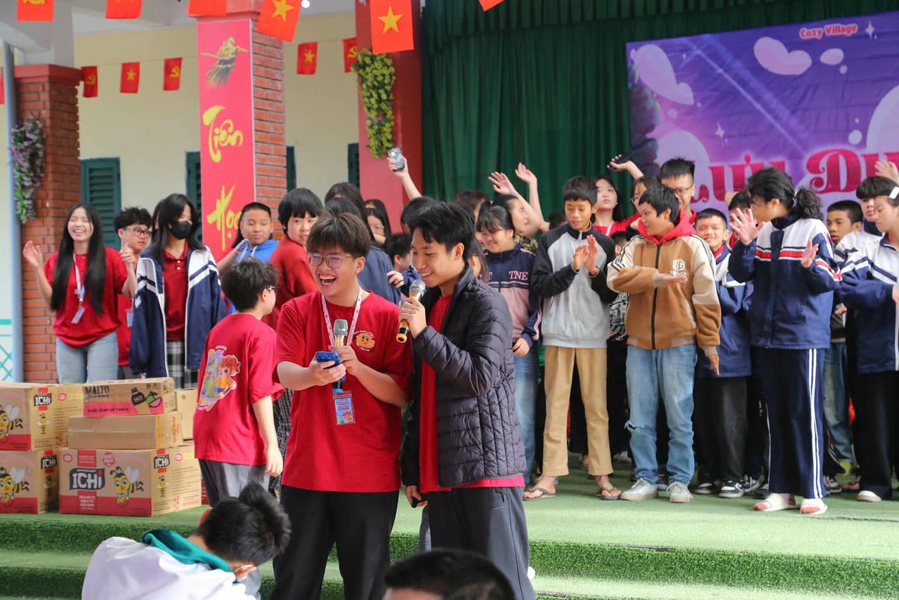 הפיצו אהבה לגורלות