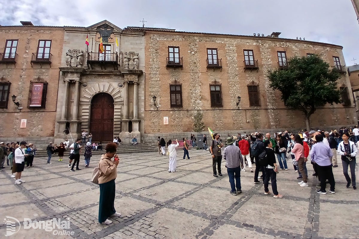 The ancient Zocodover Square in the ancient capital of Toledo is often crowded with visitors.