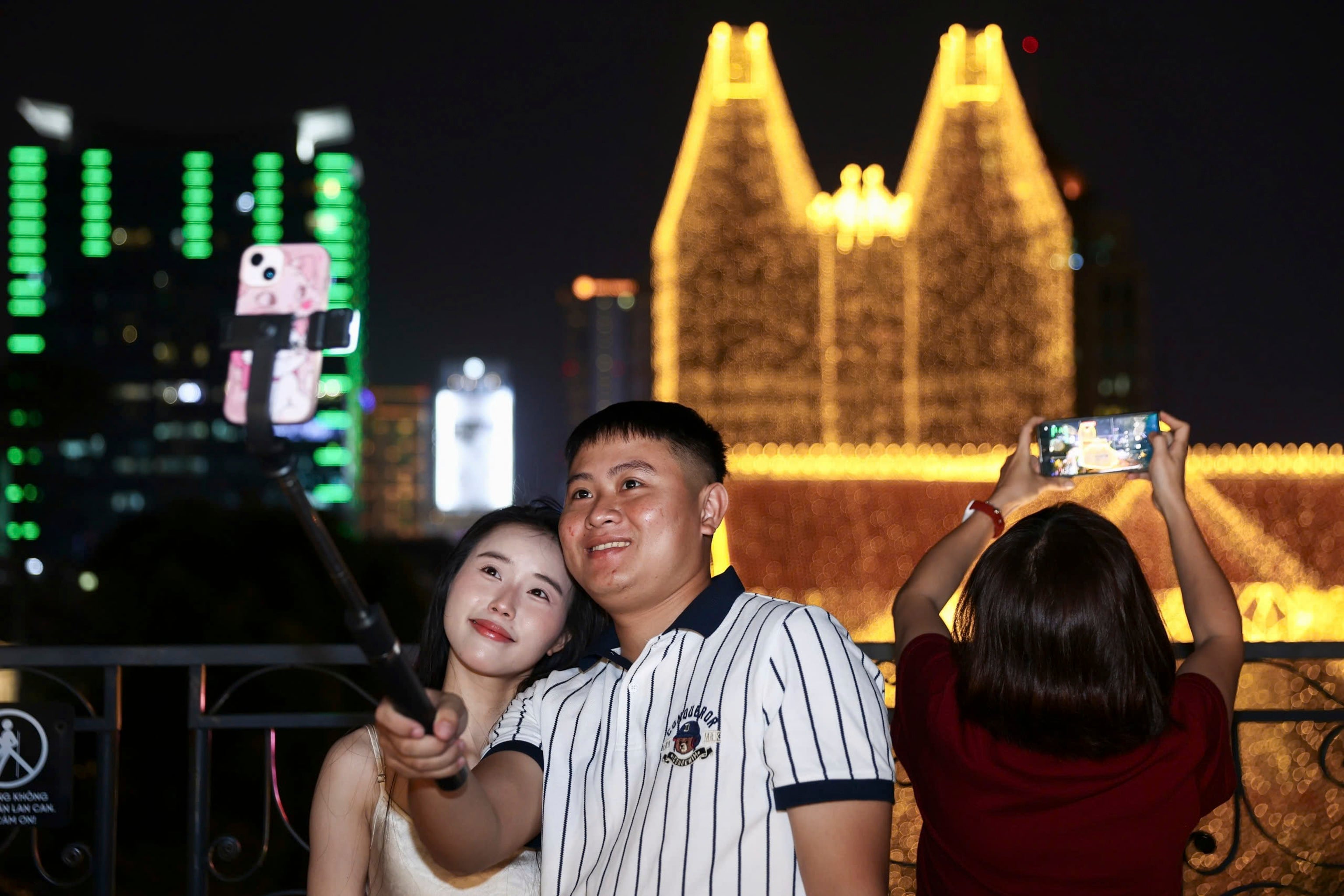 Собор Нотр-Дам, світлодіодне фото 17 led nha tho duc ba anh 17