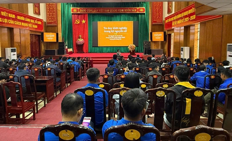 তরুণদের মধ্যে উদ্যোক্তা মনোভাব এবং সৃজনশীল সম্ভাবনা জাগানো