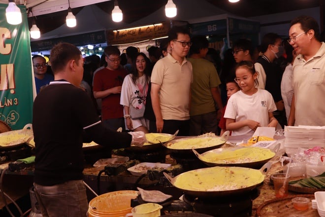 Lễ hội ẩm thực Chợ Lớn: Đông nghẹt khách ngày cuối tuần - Ảnh 2.