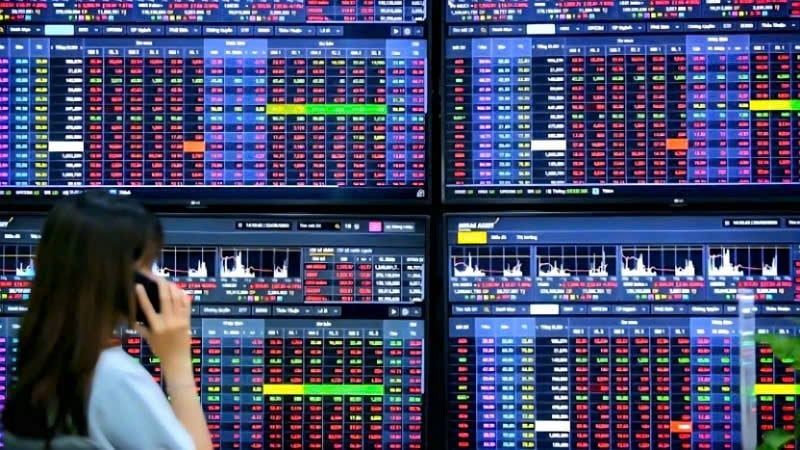 যখন বাজার পেমেন্ট, হেফাজত, ক্লিয়ারিং এবং তথ্য প্রকাশের ক্ষেত্রে আন্তর্জাতিক মান অনুযায়ী পরিচালিত হয়, তখন ব্যক্তিগত বিনিয়োগকারীরা একটি নিরাপদ এবং আরও নির্ভরযোগ্য বিনিয়োগ পরিবেশ থেকে উপকৃত হবেন। (ছবি: মিন আন)