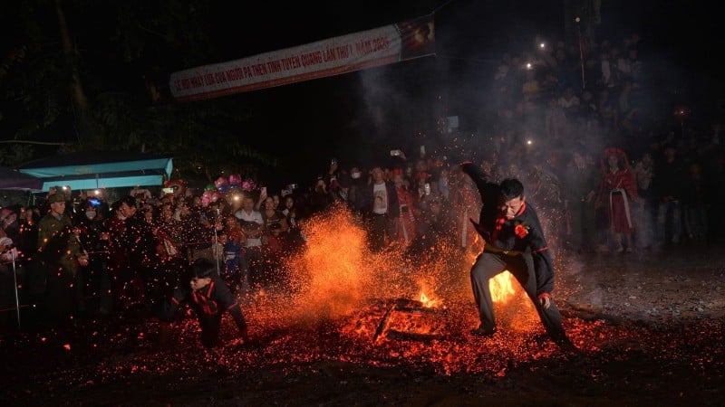 Tuyen Quang organiza o primeiro festival de dança do fogo Pa Then.