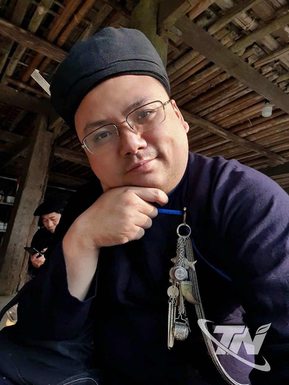 Konstnären Xuan Bach - Personen som satte bulten på plats.