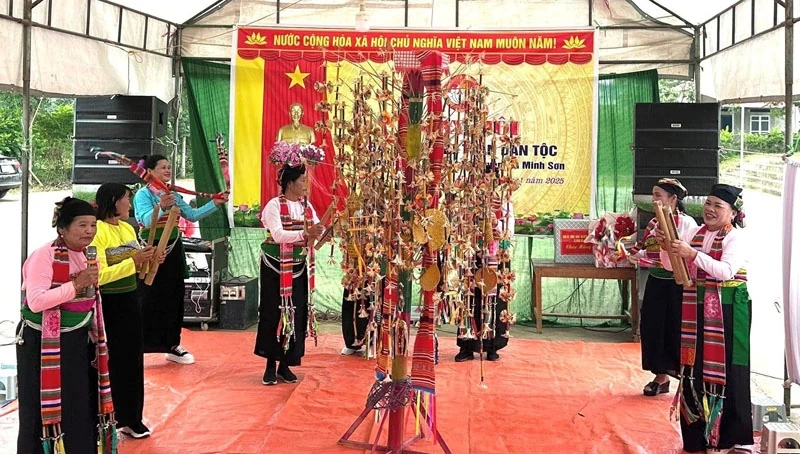 ເຜີຍແພ່ການສະແດງໃນງານບຸນບັ້ງໄຟ