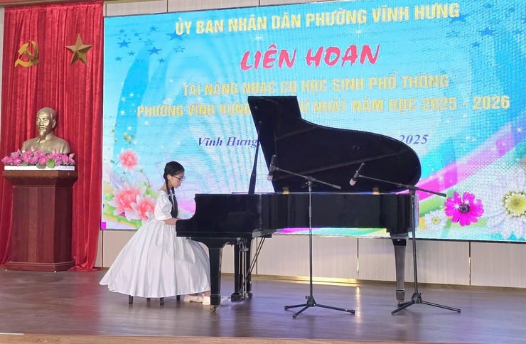ভিন হাং ওয়ার্ড প্রথমবারের মতো উচ্চ বিদ্যালয়ের শিক্ষার্থীদের মধ্যে সঙ্গীত প্রতিভা অনুসন্ধান করছেন - ছবি ২। Phường Vĩnh Hưng tìm kiếm tài năng nhạc cụ học sinh phổ thông lần thứ I- Ảnh 2.