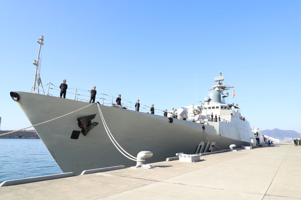 Tàu hộ vệ tên lửa 015 Trần Hưng Đạo cập cảng Kure, bắt đầu thăm Nhật Bản- Ảnh 6.