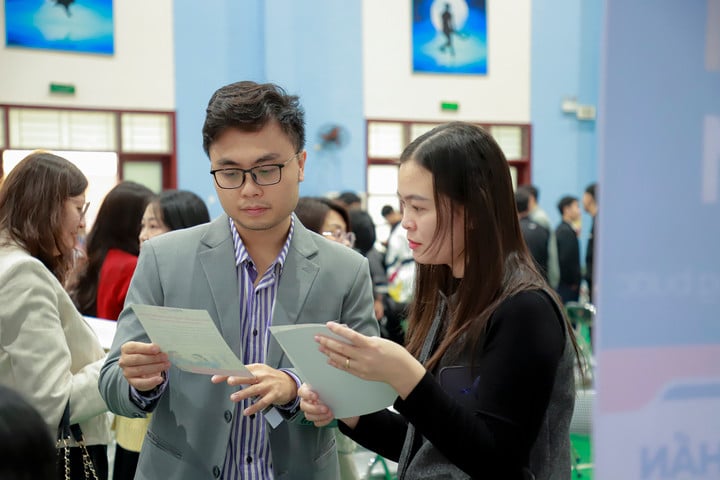 ຕິດພັນກັບທຸລະກິດ, ນັກສຶກສາຈະມີໂອກາດເຂົ້າໃຈຄວາມຕ້ອງການຂອງຕະຫຼາດແຮງງານ.