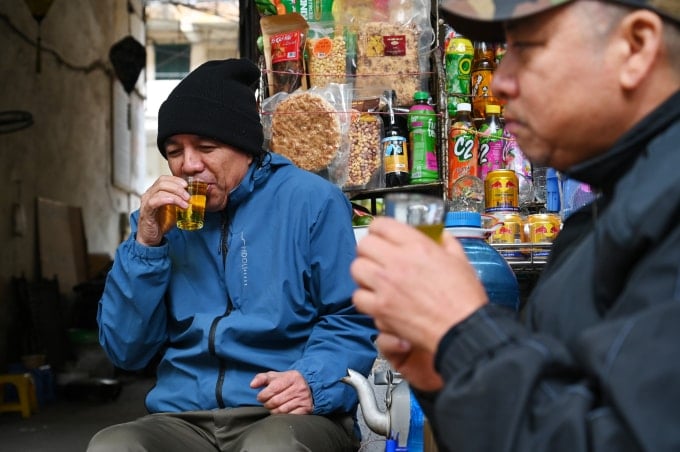 ជនជាតិហាណូយក្នុងពេលមានភាពត្រជាក់ក្នុងខែវិច្ឆិកា ឆ្នាំ២០២៥។ រូបថត៖ Giang Huy