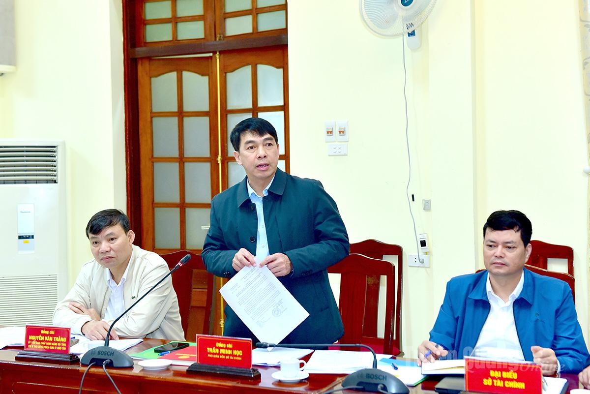 Заместитель директора Департамента финансов Тран Минь Хок выступил с комментариями на конференции.