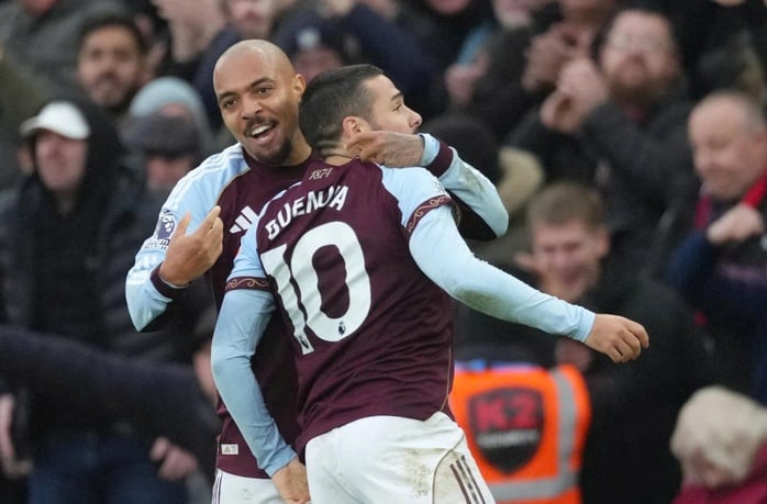 Tình thế đảo chiều trong cuộc đua Ngoại hạng - Ảnh 1.