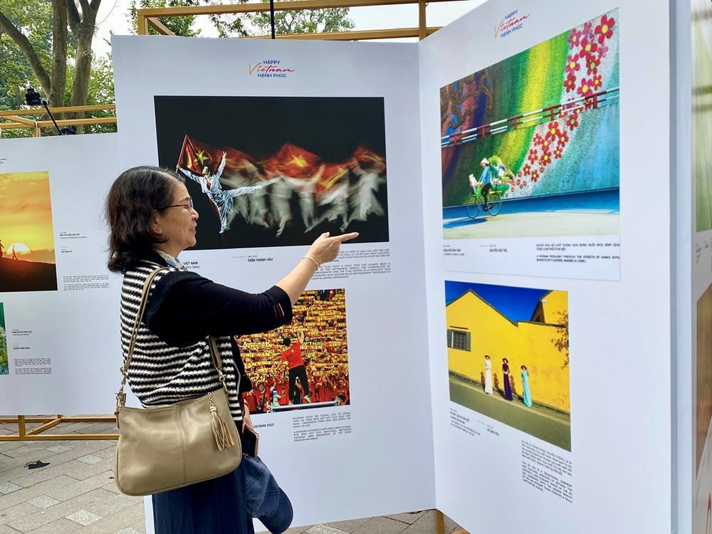 ប្រជាជនរំភើបរីករាយទទួលបានបទពិសោធន៍សកម្មភាពនានាក្នុងកម្មវិធី “បុណ្យវៀតណាមរីករាយ” - រូបថត ៣