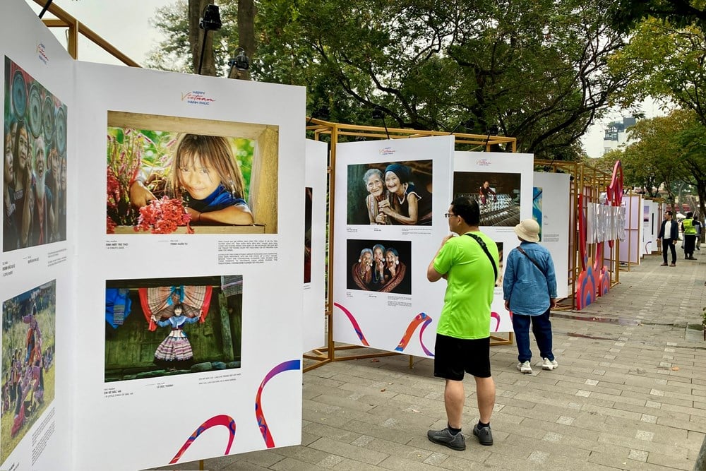 ប្រជាជនរំភើបរីករាយទទួលបានបទពិសោធន៍សកម្មភាពនានាក្នុងកម្មវិធី “បុណ្យវៀតណាមរីករាយ” - រូបថត ១