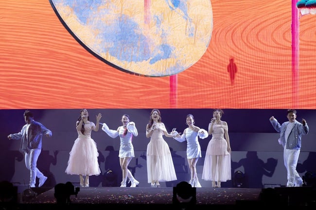 Uitreiking van de jaarlijkse mensenrechtenprijs Trao giải thưởng thường niên về quyền con người "Việt Nam hạnh phúc - Happy Vietnam 2025" - Ảnh 8.