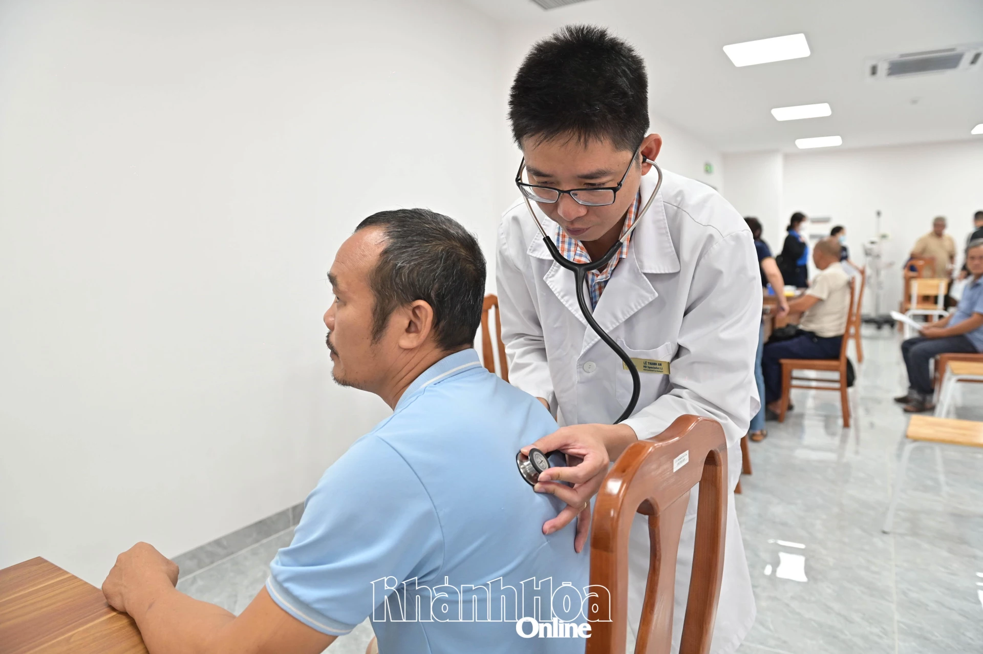 ประชาชนได้รับการตรวจจากแพทย์