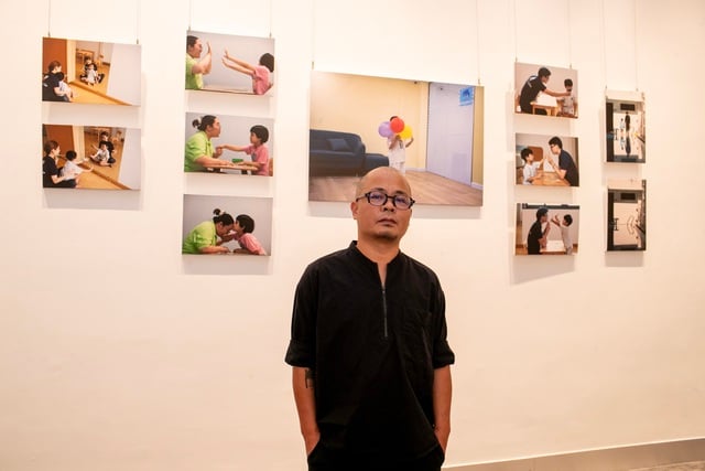 Виставка «Спектр тиші»: погляд «У мене є особливі права» на дітей з аутизмом – Фото 6. Triển lãm 'Phổ thinh lặng': Góc nhìn 'em được quyền đặc biệt' về trẻ tự kỷ- Ảnh 6.