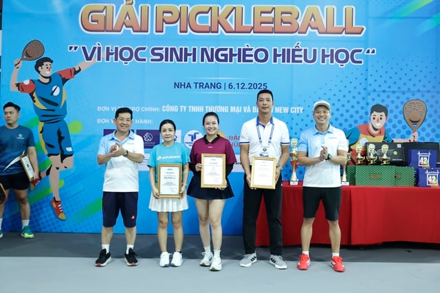 Vackra bilder från pickleballturneringen Những pha bóng đẹp tại giải pickleball 'Vì học sinh nghèo hiếu học'- Ảnh 3.