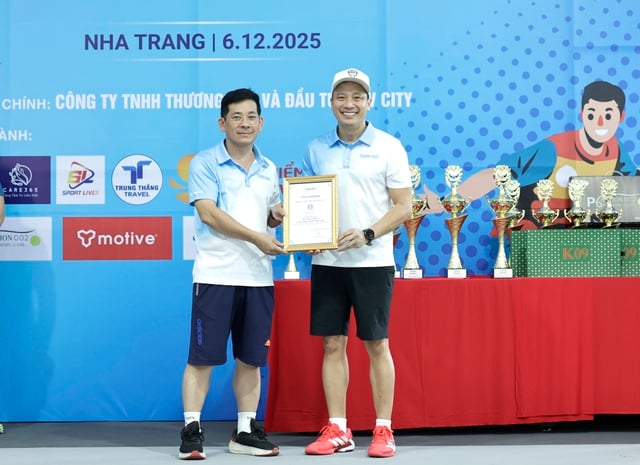Vackra bilder från pickleballturneringen Những pha bóng đẹp tại giải pickleball 'Vì học sinh nghèo hiếu học'- Ảnh 12.