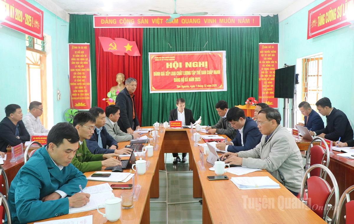 Nguyễn Hong Trang elvtárs, a Tartományi Pártbizottság állandó titkárhelyettese felszólalt a konferencián.