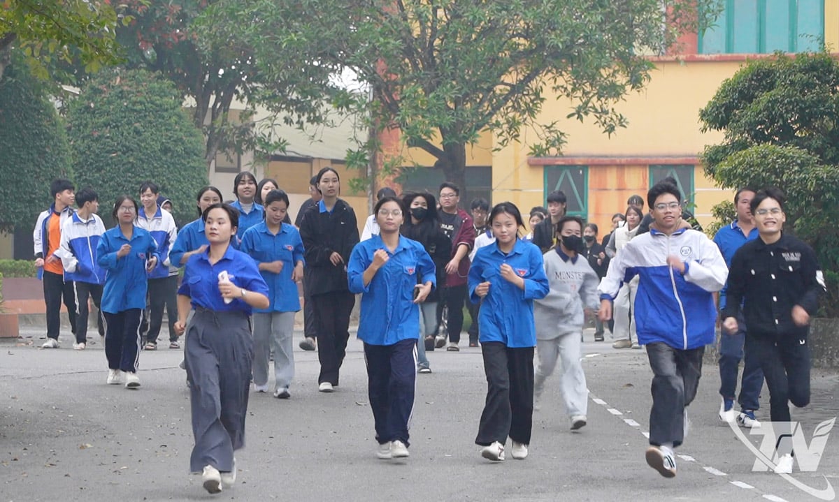 ນັກກິລາທີ່ເຂົ້າຮ່ວມການແລ່ນ UpRace 2025.