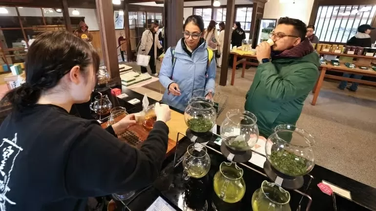 P11C49: มัทฉะญี่ปุ่น: รักษาคุณภาพหรือขยายขนาด? P11C49: Matcha Nhật Bản: Giữ chất lượng hay mở rộng quy mô?