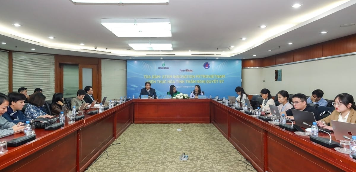 Resumen del seminario 'Innovación STEM Petrovietnam' - Haciendo realidad el espíritu de la Resolución 57. Foto: PV. Toàn cảnh buổi Tọa đàm 'STEM Innovation Petrovietnam' - Hiện thực hóa tinh thần Nghị quyết 57. Ảnh: PV.