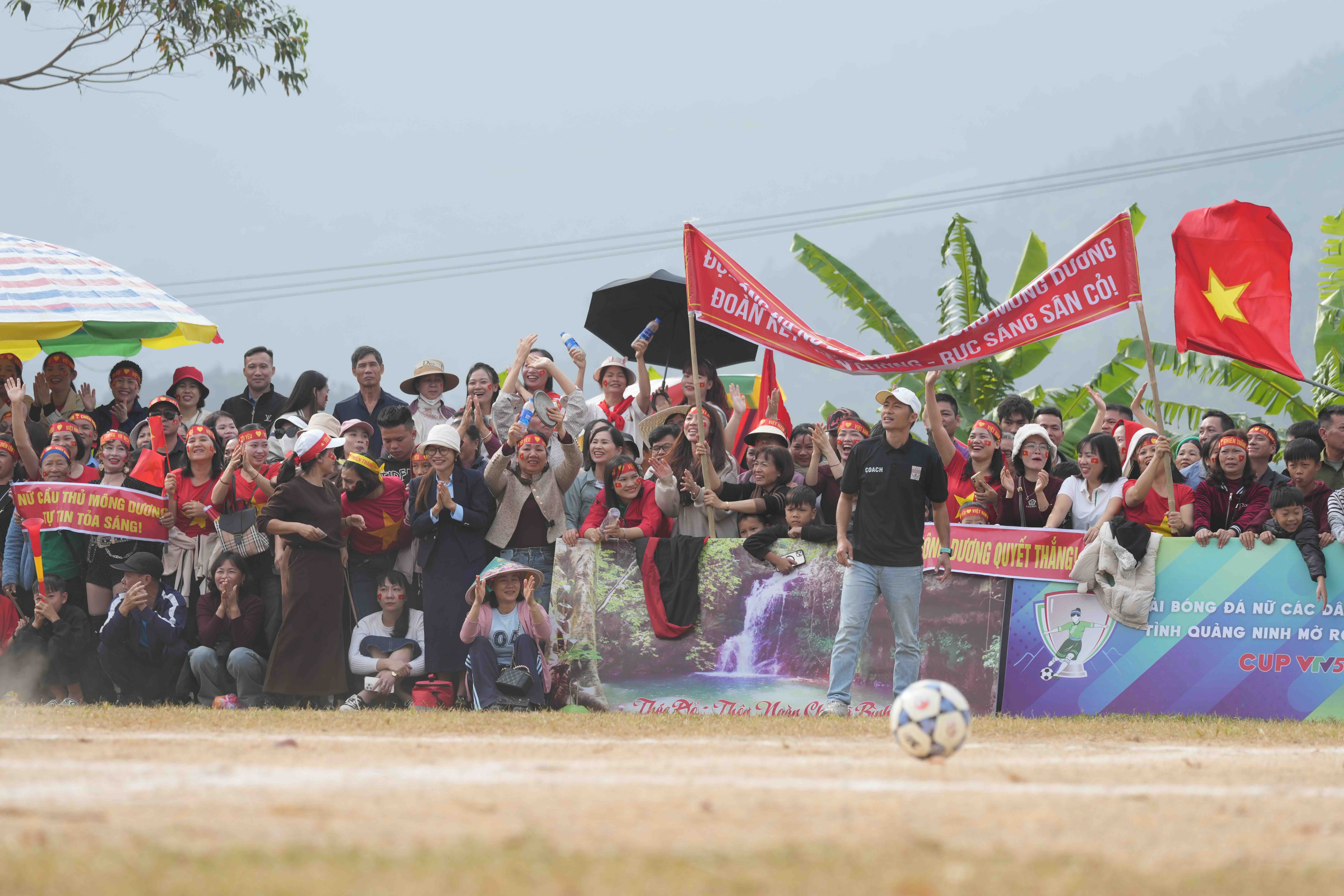 Chung kết bóng đá nữ dân tộc rực lửa ở Bình Liêu
- Ảnh 7.