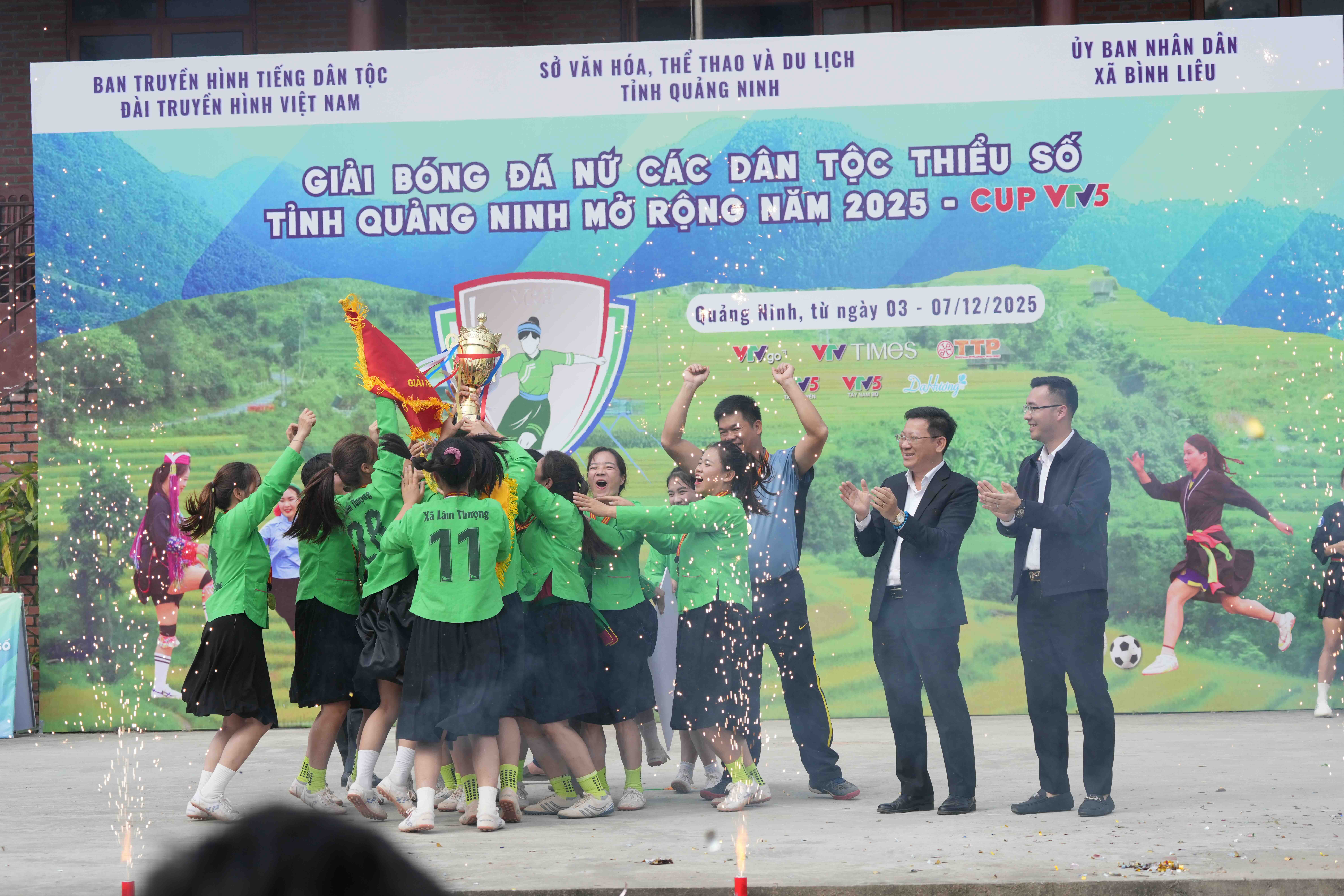 Chung kết bóng đá nữ dân tộc rực lửa ở Bình Liêu
- Ảnh 8.