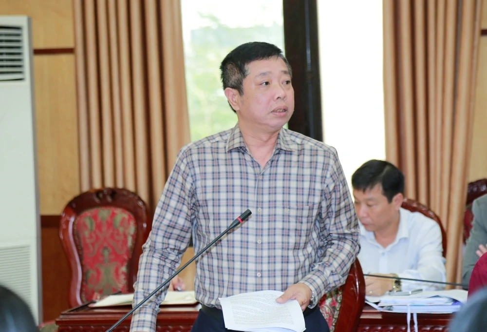 ທ່ານຮອງປະທານຄະນະກຳມະການປະຊາຊົນແຂວງ ກາວວັນເກື່ອງ ໄດ້ຮັບຟັງການລາຍງານກ່ຽວກັບຫຼາຍໂຄງການ.