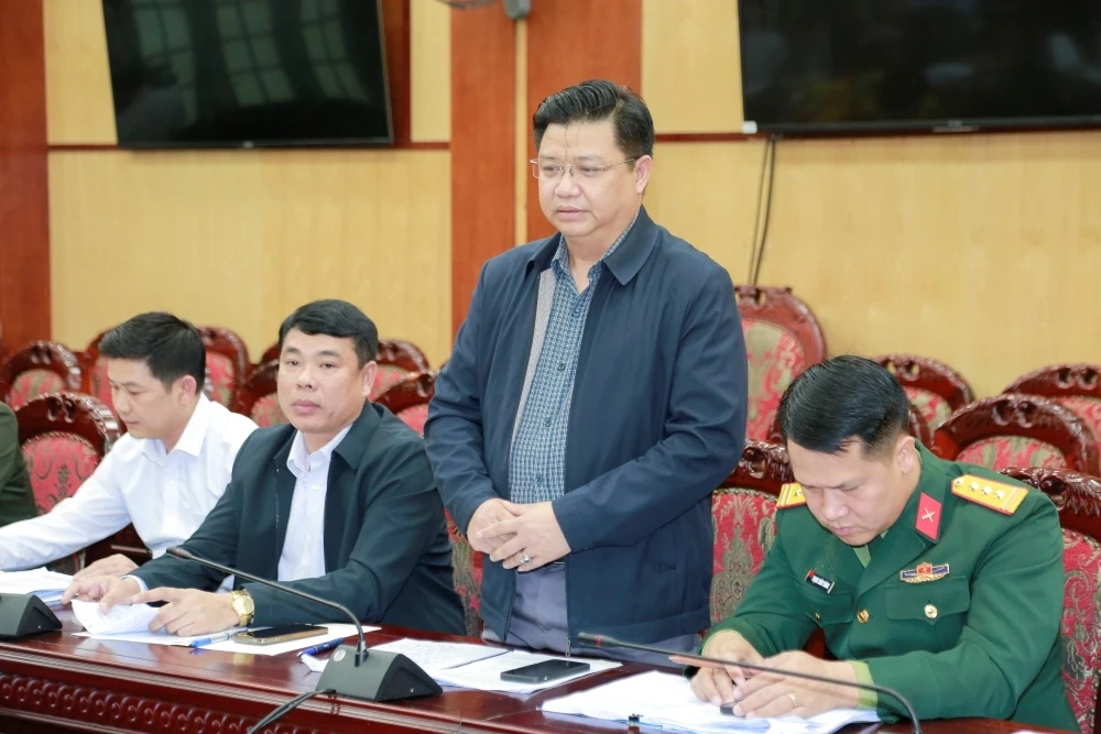 ທ່ານຮອງປະທານຄະນະກຳມະການປະຊາຊົນແຂວງ ກາວວັນເກື່ອງ ໄດ້ຮັບຟັງການລາຍງານກ່ຽວກັບຫຼາຍໂຄງການ.