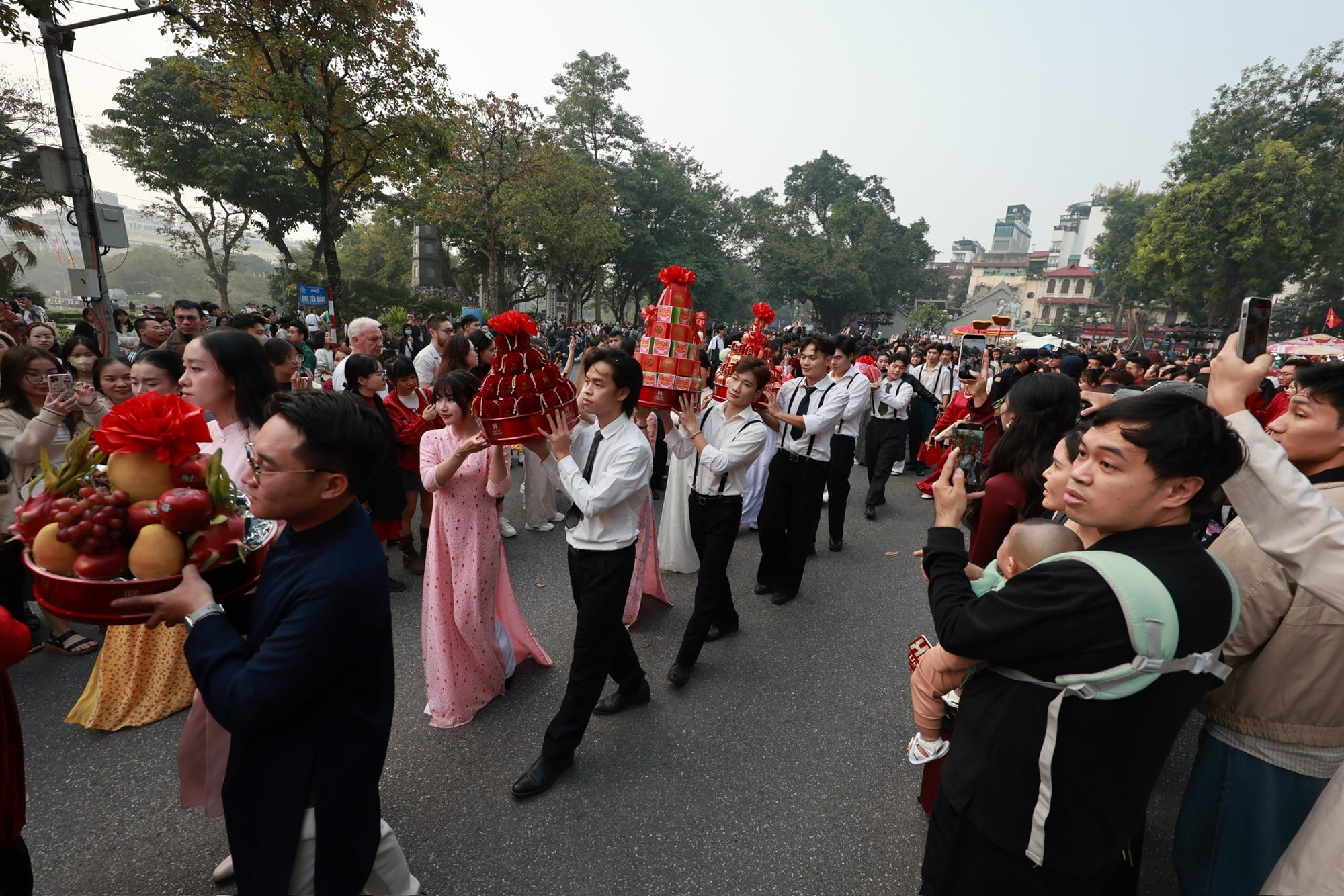 أنفاس الزي الفيتنامي في مراسم الزفاف الفيتنامية - الصورة 13