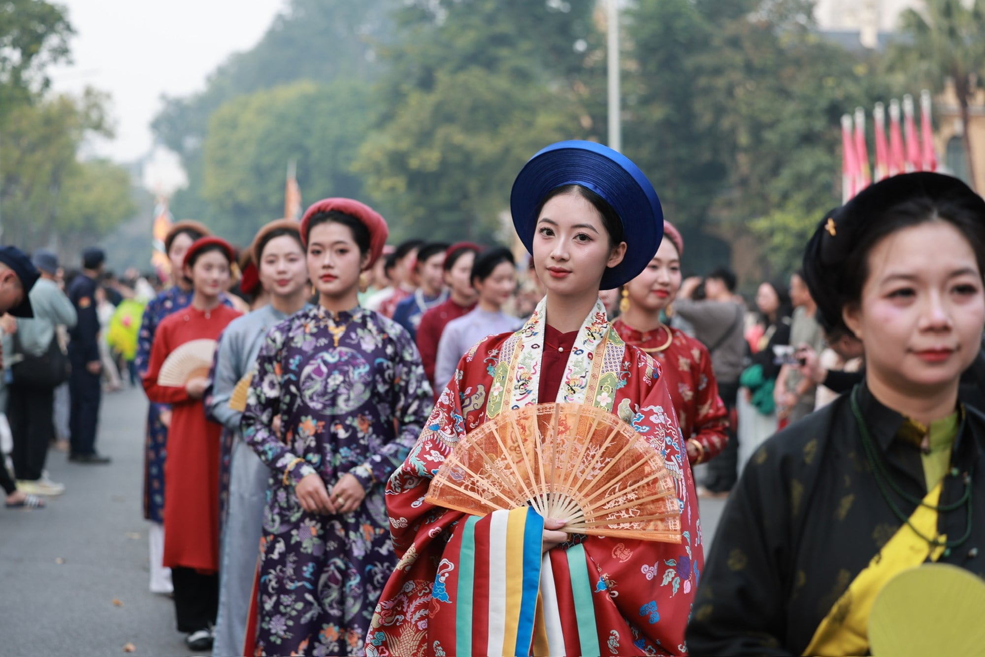 أنفاس الزي الفيتنامي في مراسم الزفاف الفيتنامية - الصورة 15