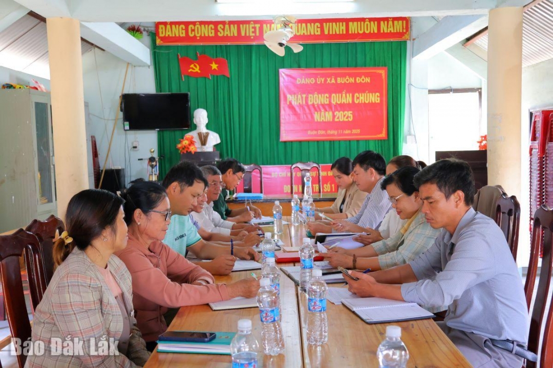 Herr Bien Van Lac deltog i ett möte