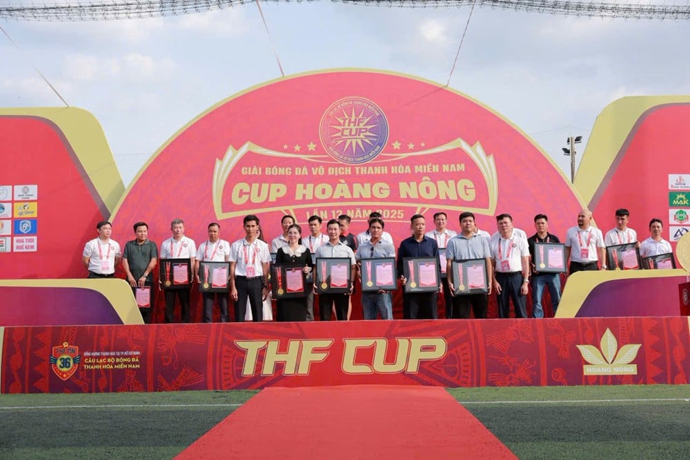 Spännande fotbollsturnering i södra Thanh Hoa 2025 - foto 4