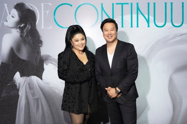 Thanh Bui ปรากฏตัวอย่างยิ่งใหญ่เพื่อสนับสนุนการกลับมาของ J.ade นักเรียนของเขาในรอบ 10 ปี - ภาพที่ 2 Thanh Bùi lần hiếm hoi xuất hiện, ủng hộ học trò J.ade trở lại sau 10 năm- Ảnh 2.